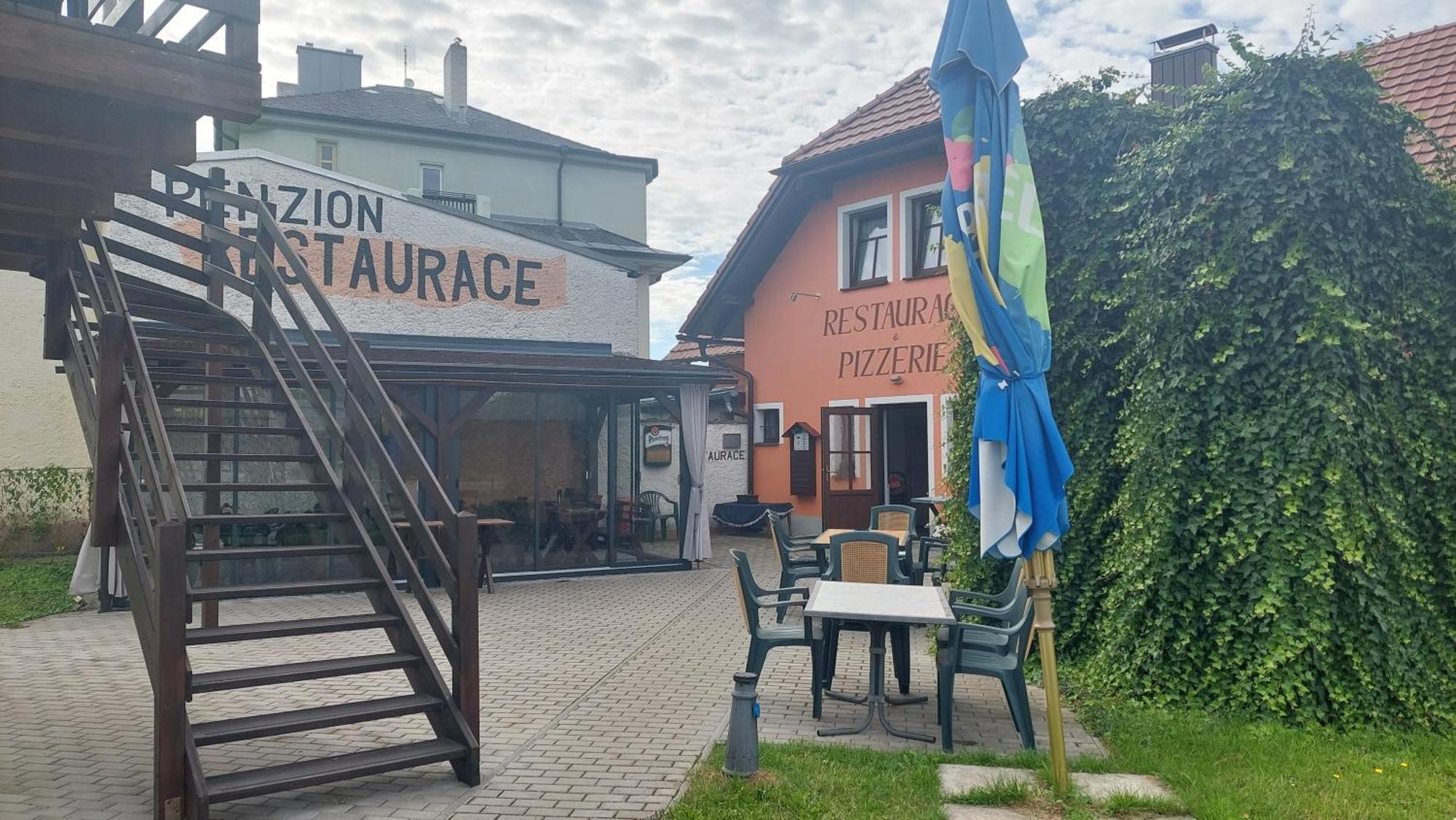 Penzion A Restaurace U Strnada Klatovy Dış mekan fotoğraf
